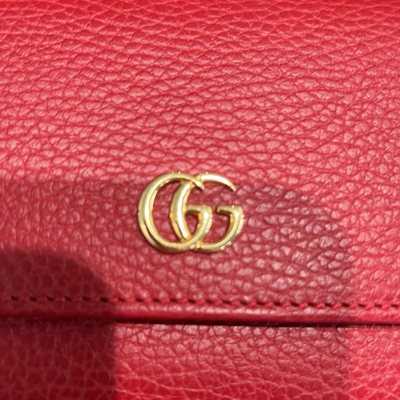 Gucci ❤️AUTHENTIC large red leather wallet like new - Picture 9 of 16